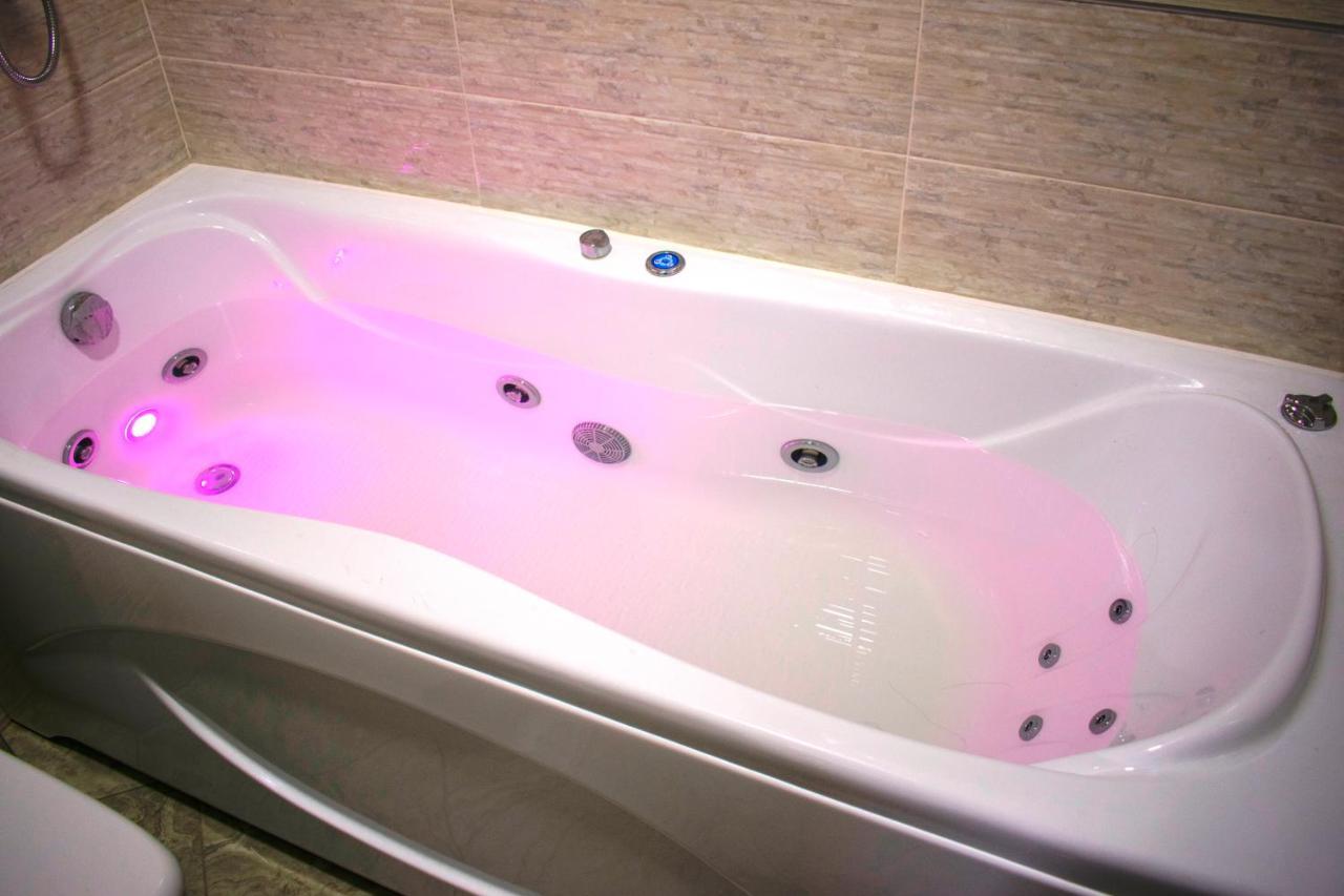 Jacuzzi New Loft Apartcomplex Kaskad, Минск - Центр Города 민스크 객실 사진